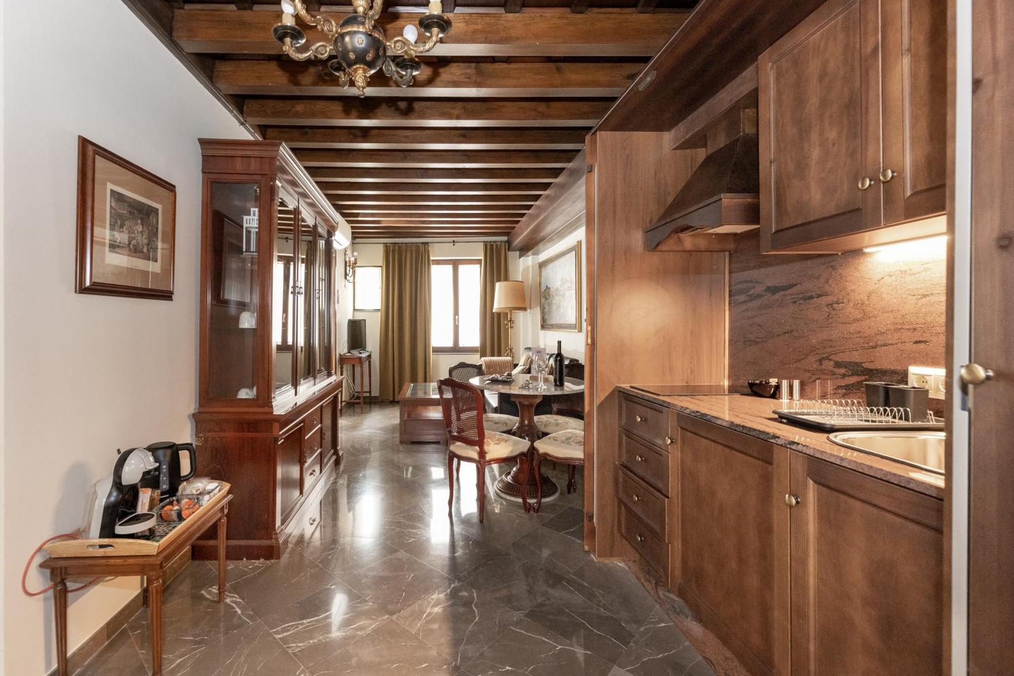 Apartamentos En Pleno Centro, Aljibe Rodrigo Del Campo 1C غرناطة المظهر الخارجي الصورة